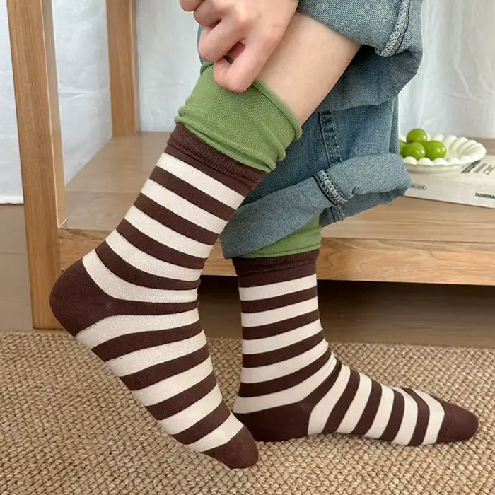 Chaussettes à rayures rétro pour femmes, tube moyen, bas en coton, bas coréens, chaussettes japonaises, printemps et automne