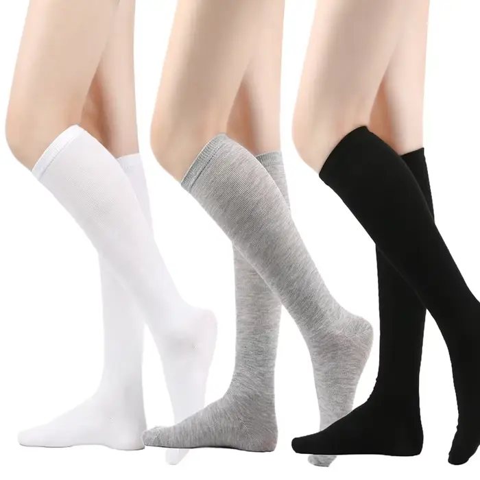 Chaussettes longues à rayures noires et blanches pour femmes