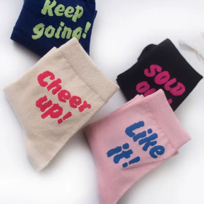 Chaussettes femmes mode Kawai Hip Hop lettre Harajuku rue noir blanc Hipster Skateboard coton