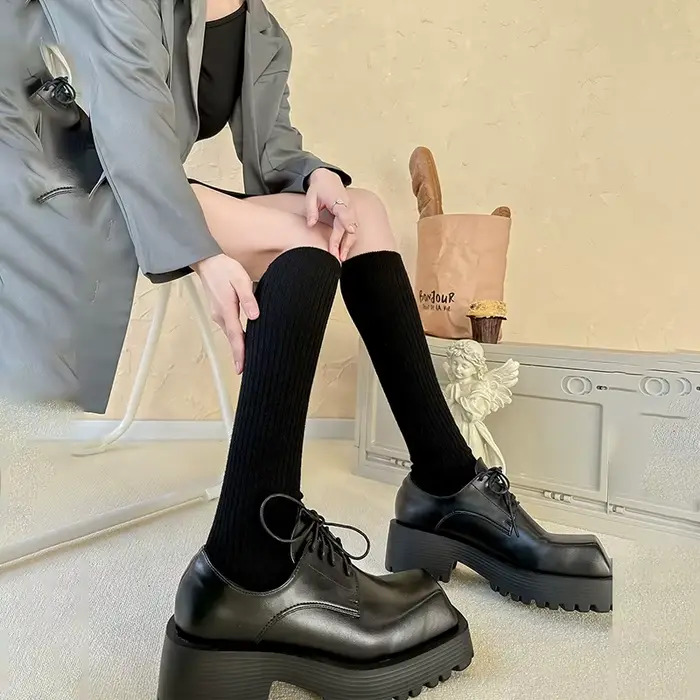 Chaussettes femme automne et hiver épais chaud couleur unie genou haut bas noir blanc rayures verticales cuisse haute chaussettes pour les femmes