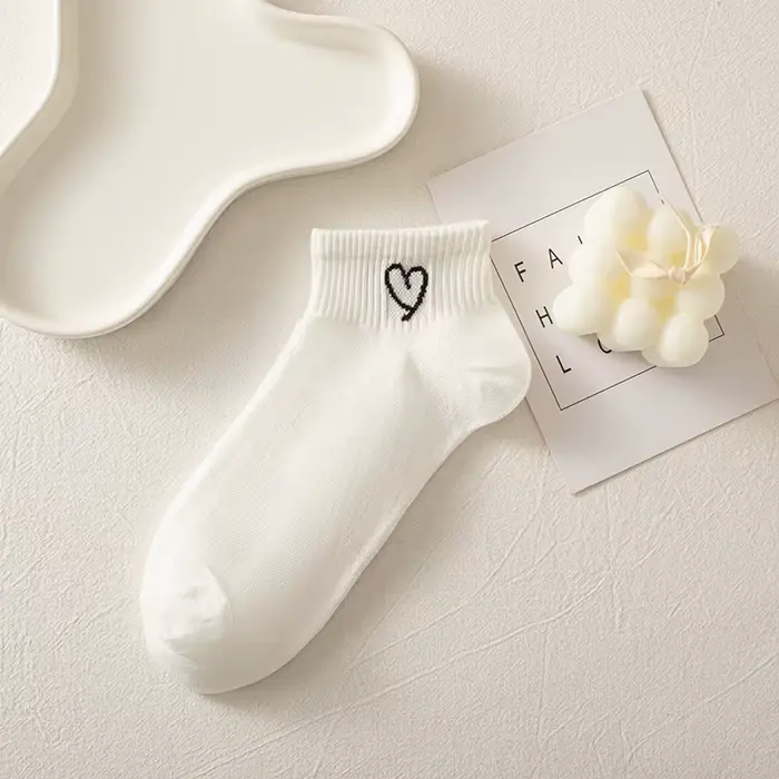 Chaussettes blanches femme mince printemps été chaussettes courtes dessin animé Skate étudiantsankle