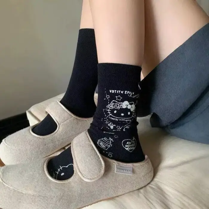 Chaussettes mi-hautes tendance Instagram au design graffiti Kiity, style dessin animé japonais migno