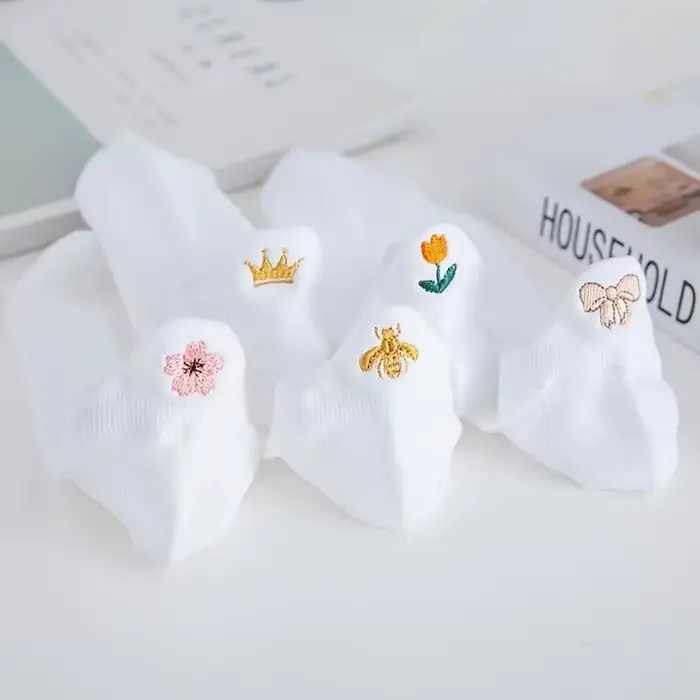 Chaussettes blanches en maille respirante