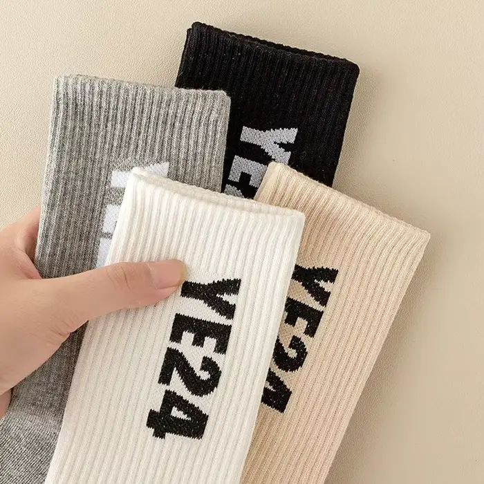 Chaussettes de sport unisexes en coton YE24